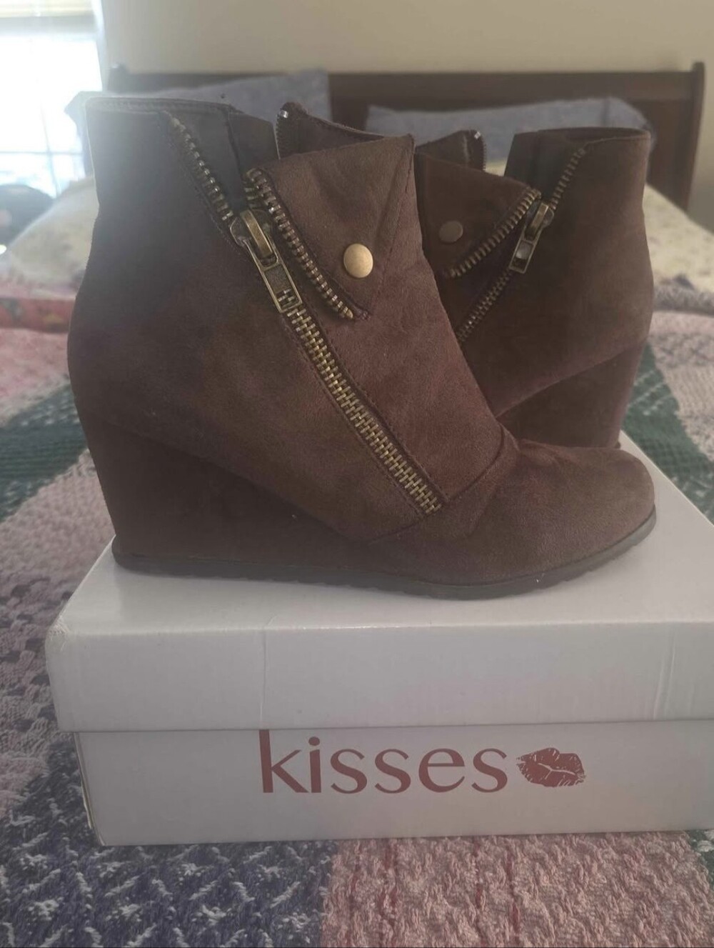 Kisses Women's Brown Faux Suede Wedge Ankle Booties Side Zip Size 8 - Picture 2 of 7